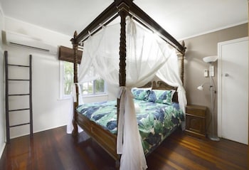 Airlie Getaway - Views - Accommodation QLD 3