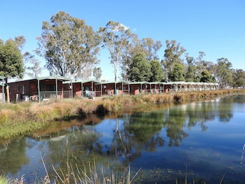 Victoria Lake Holiday Park - Accommodation QLD 0