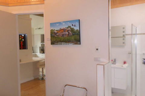 A Colourcity Apartments - Accommodation QLD 3