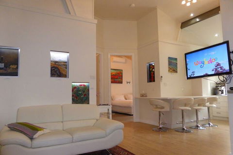 A Colourcity Apartments - Accommodation QLD 6