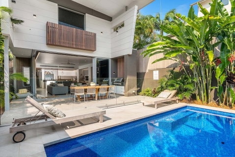 A PERFECT STAY - KoKo's Beach Houses 1 And 2 - Accommodation QLD 6