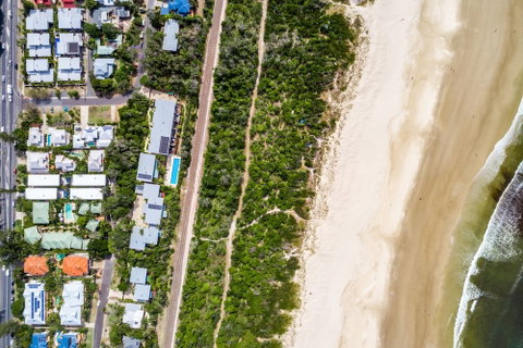 A PERFECT STAY - KoKo's Beach Houses 1 And 2 - Accommodation QLD 4