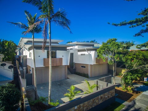 A PERFECT STAY - KoKo's Beach Houses 1 And 2 - Accommodation QLD 3