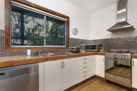 A PERFECT STAY - Beach Chalet - Accommodation QLD 2