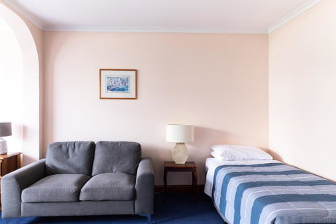 Battery Point Manor - Accommodation QLD 4