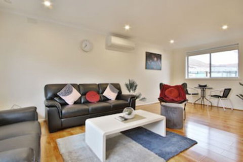 Ivy Units Glen Waverley - Accommodation QLD 0