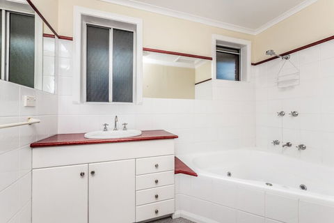 Family Home At Kingston Beach - Accommodation QLD 4