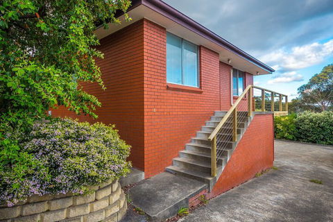 Family Home At Kingston Beach - Accommodation QLD 2