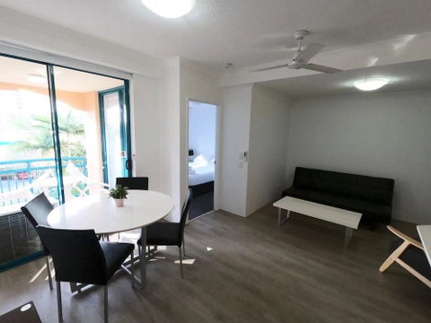 Aruba Surf Resort - Accommodation QLD 2