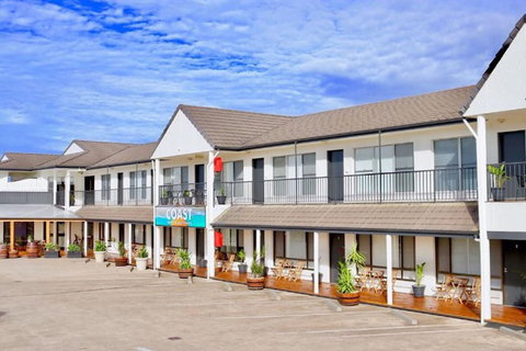 COAST Motel And Apartments - Accommodation QLD 1