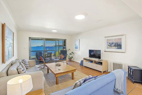 Tuscan Waterfront, 1/213 Soldiers Point Road - Accommodation QLD 1