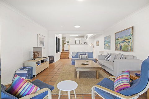 Tuscan Waterfront, 1/213 Soldiers Point Road - Accommodation QLD 5