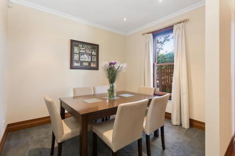 100 On South Callan Apartments - Accommodation QLD 1
