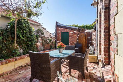 100 On South Callan Apartments - Accommodation QLD 0