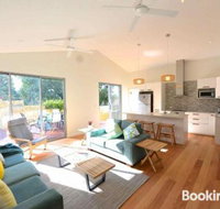 Sunny Blinco Street House - Accommodation QLD