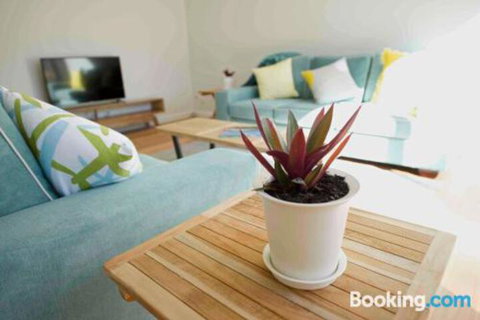 Sunny Blinco Street House - Accommodation QLD 4