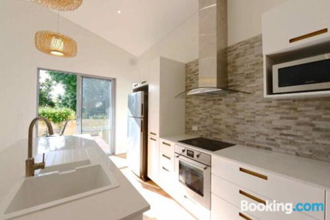 Sunny Blinco Street House - Accommodation QLD 6