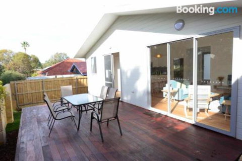 Sunny Blinco Street House - Accommodation QLD 3