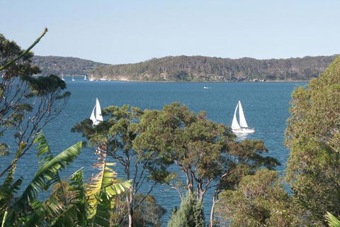 A Lakehouse Escape - Accommodation QLD 6