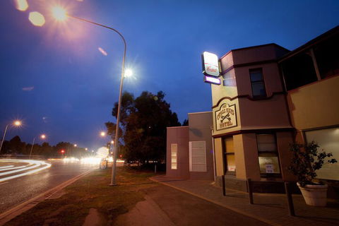 Cross Keys Hotel - Accommodation QLD 7