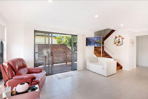 Koonah Townhouse - Accommodation QLD 7