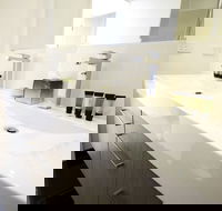 Phillip Island Towers - Accommodation QLD