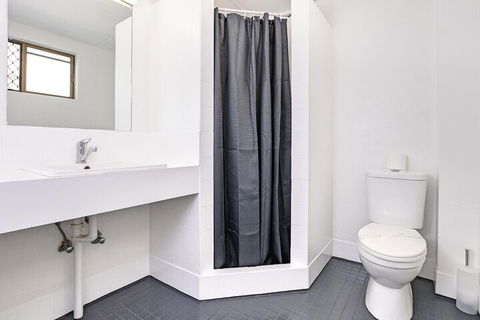 Aaron Motel - Accommodation QLD 4