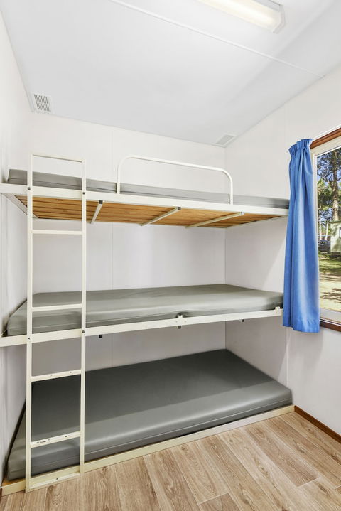 Flynns Beach Caravan Park - Accommodation QLD 4