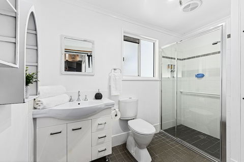 Flynns Beach Caravan Park - Accommodation QLD 1