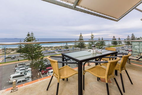 The White Pearl Penthouse - Accommodation QLD 1