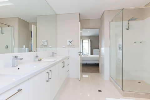 The White Pearl Penthouse - Accommodation QLD 5