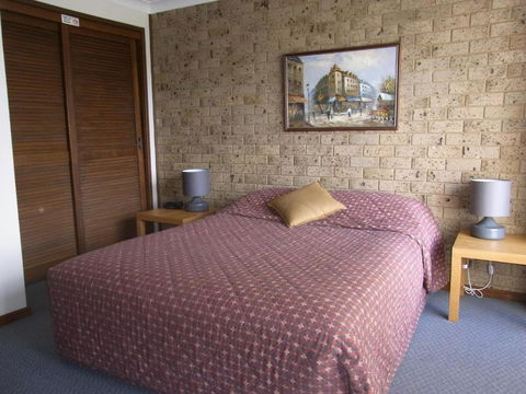 A Furnished Townhouse In Goulburn - Accommodation QLD 6