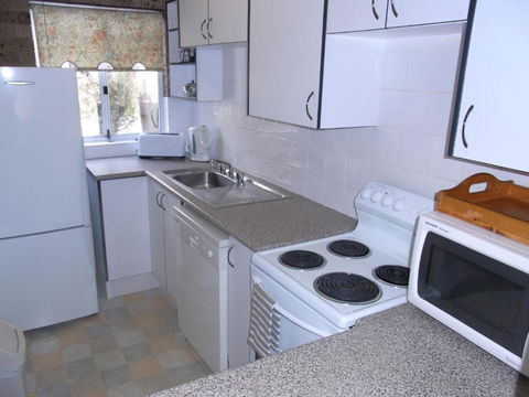 A Furnished Townhouse In Goulburn - Accommodation QLD 2