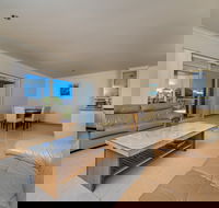 Seafront Unit 50 - Accommodation QLD