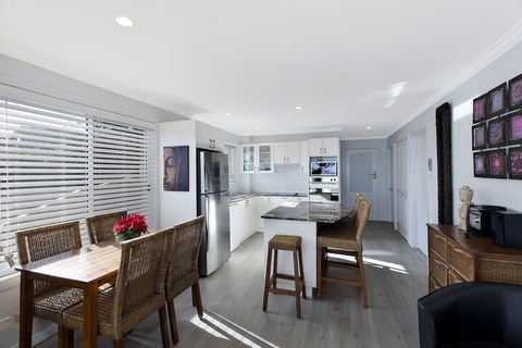 Ocean Pines 4 - Accommodation QLD 4