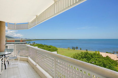 Cairns Ocean View Apartment - Accommodation QLD 6