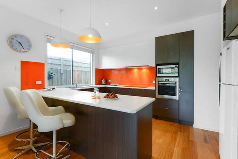 Boutique Stays Seventh Street - Accommodation QLD 3