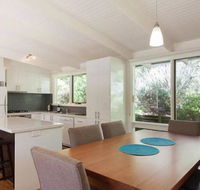 Maryrose Beautiful close walk to the beach - Accommodation QLD
