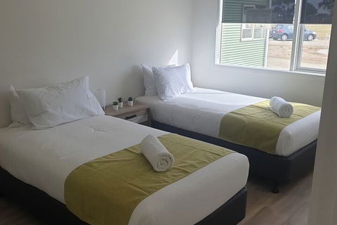 Lara Lodge - Accommodation QLD 1