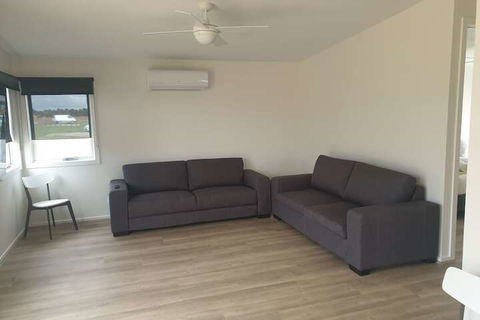 Lara Lodge - Accommodation QLD 3