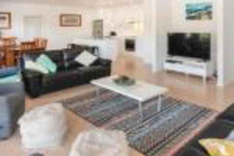 Wirraway Luxury Chalet - Accommodation QLD 0
