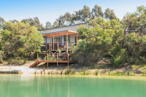 Wirraway Luxury Chalet - Accommodation QLD 3