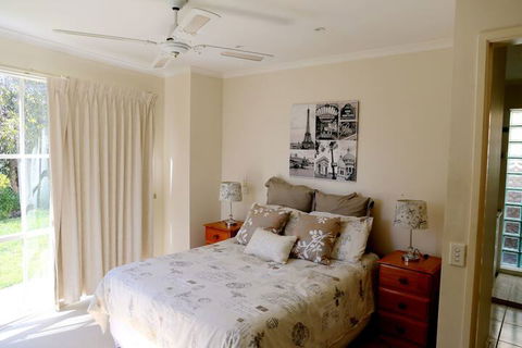 Isle Of Serenity - Accommodation QLD 4