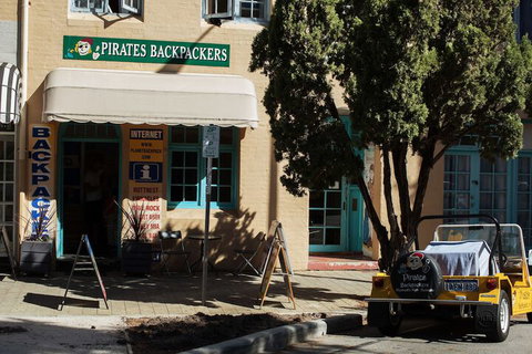 Pirates Backpackers - Hostel - Accommodation QLD 1