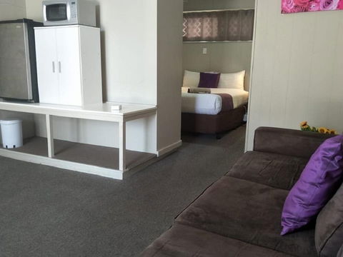 Smerdon Lodge Motel - Accommodation QLD 3