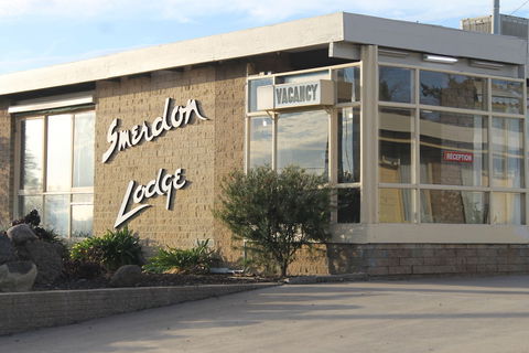 Smerdon Lodge Motel - Accommodation QLD 2