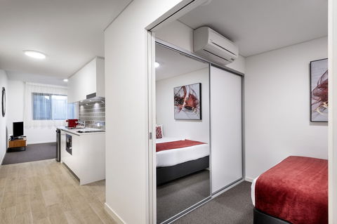 Ramada VetroBlu Scarborough Beach - Accommodation QLD 2