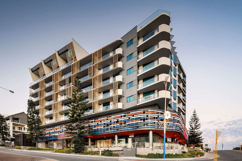 Ramada VetroBlu Scarborough Beach - Accommodation QLD 1