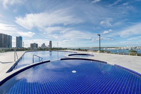 Meriton Suites Southport, Gold Coast - Accommodation QLD 3