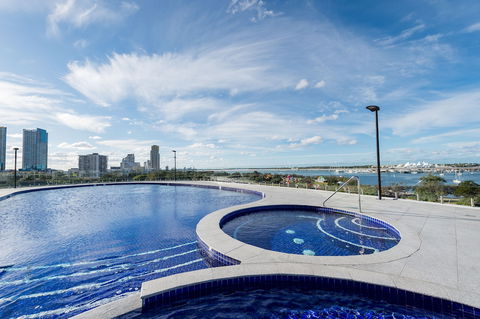 Meriton Suites Southport, Gold Coast - Accommodation QLD 2
